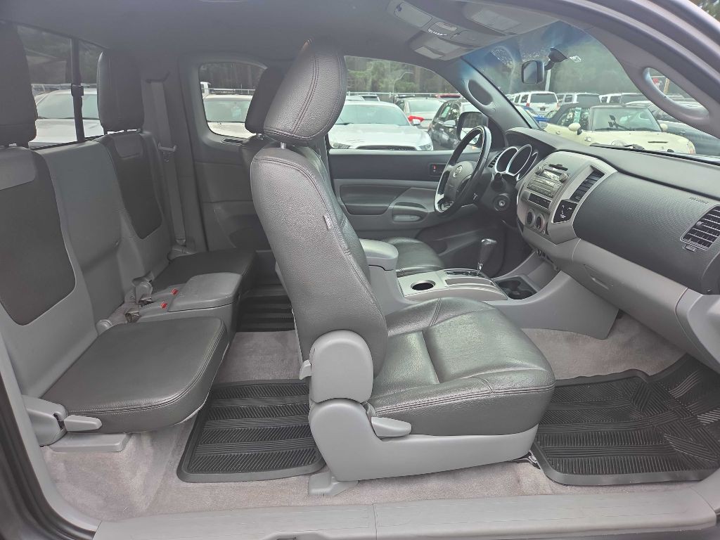 2011 Toyota Tacoma Image 8