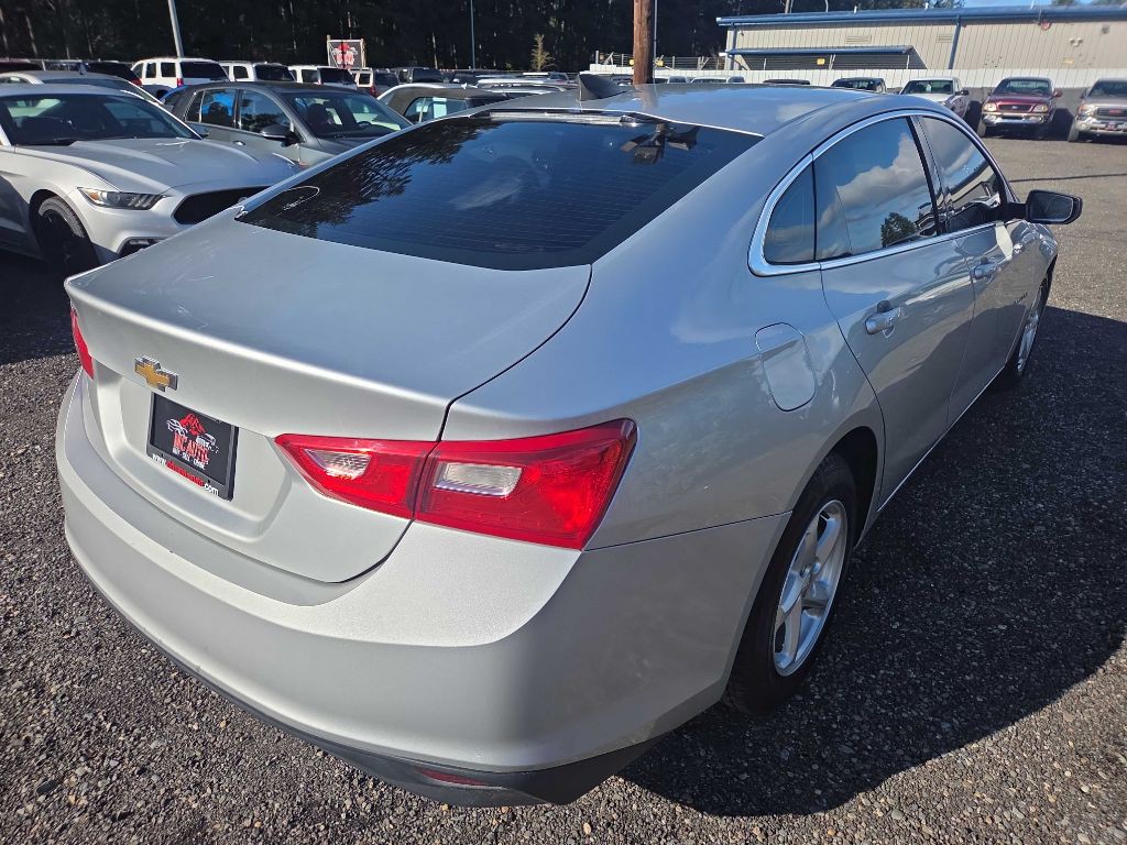 2017 Chevrolet Malibu Image 8
