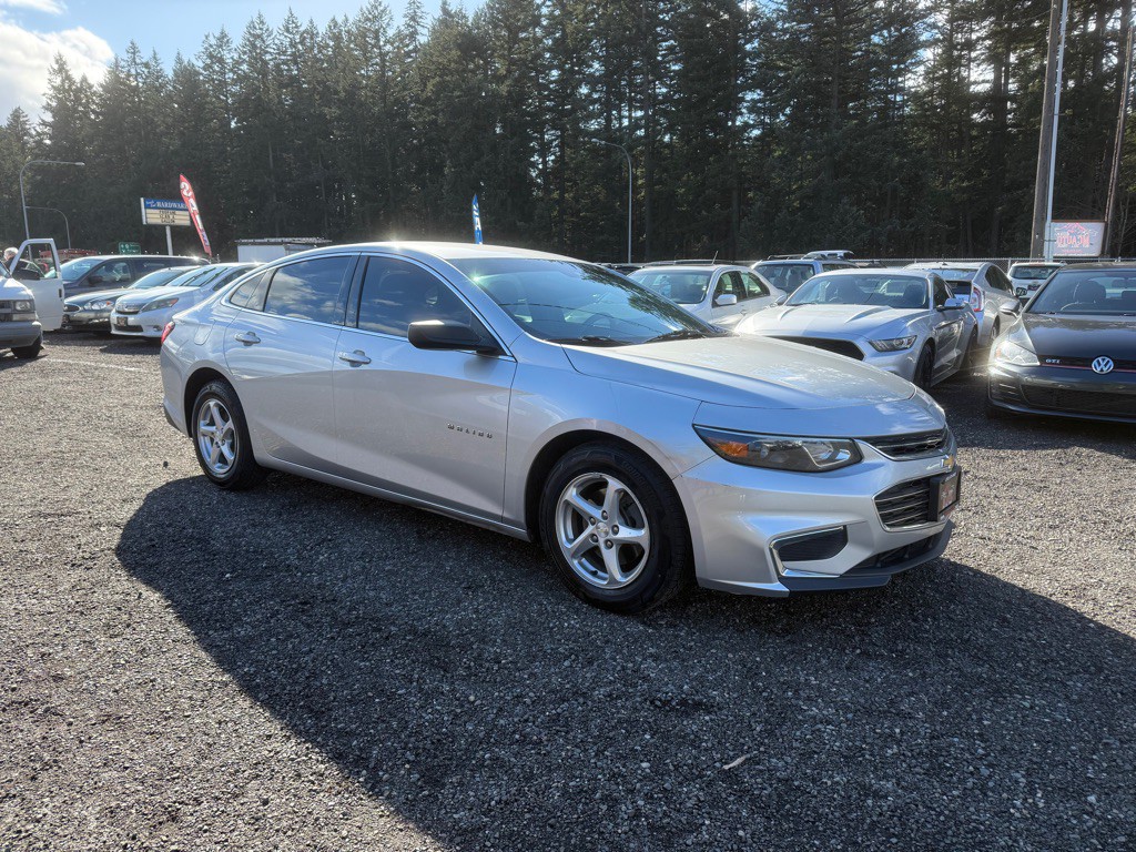 2017 Chevrolet Malibu Image 2