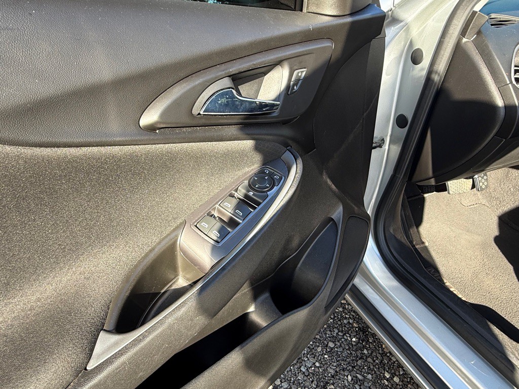 2017 Chevrolet Malibu Image 9