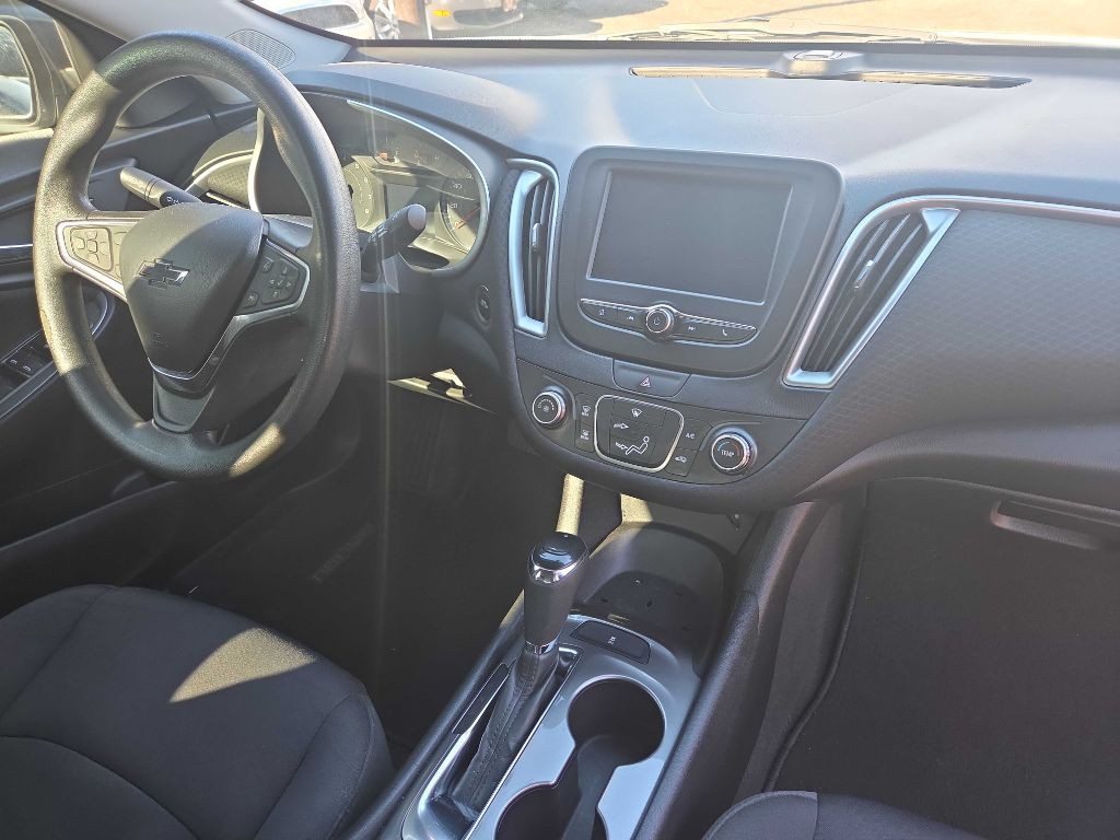 2017 Chevrolet Malibu Image 10