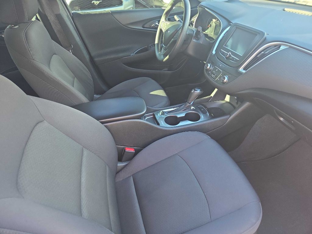2017 Chevrolet Malibu Image 11