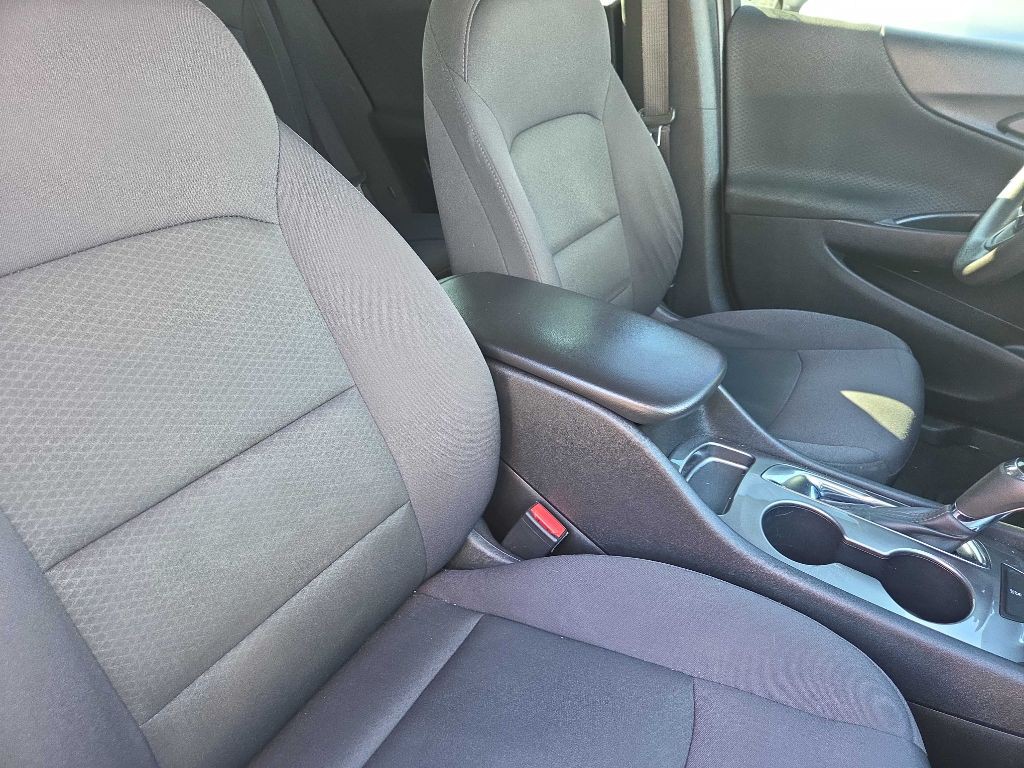 2017 Chevrolet Malibu Image 12