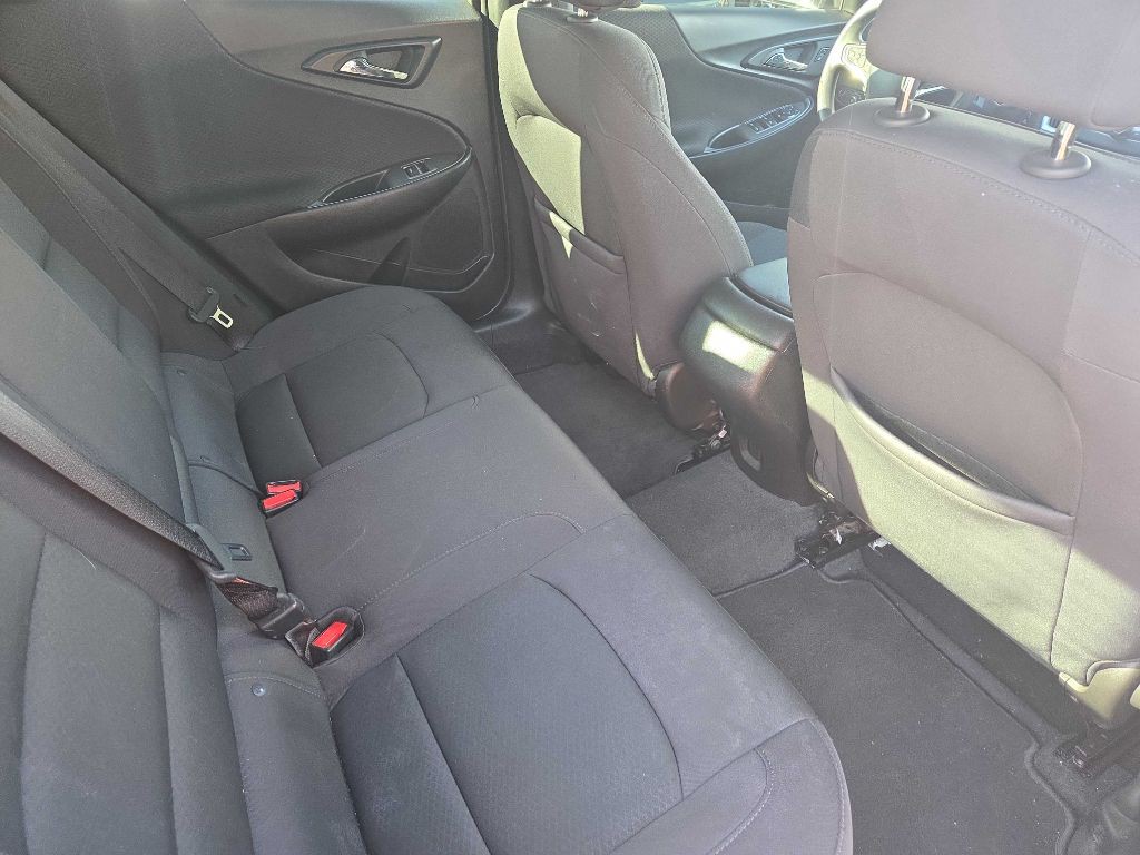 2017 Chevrolet Malibu Image 13