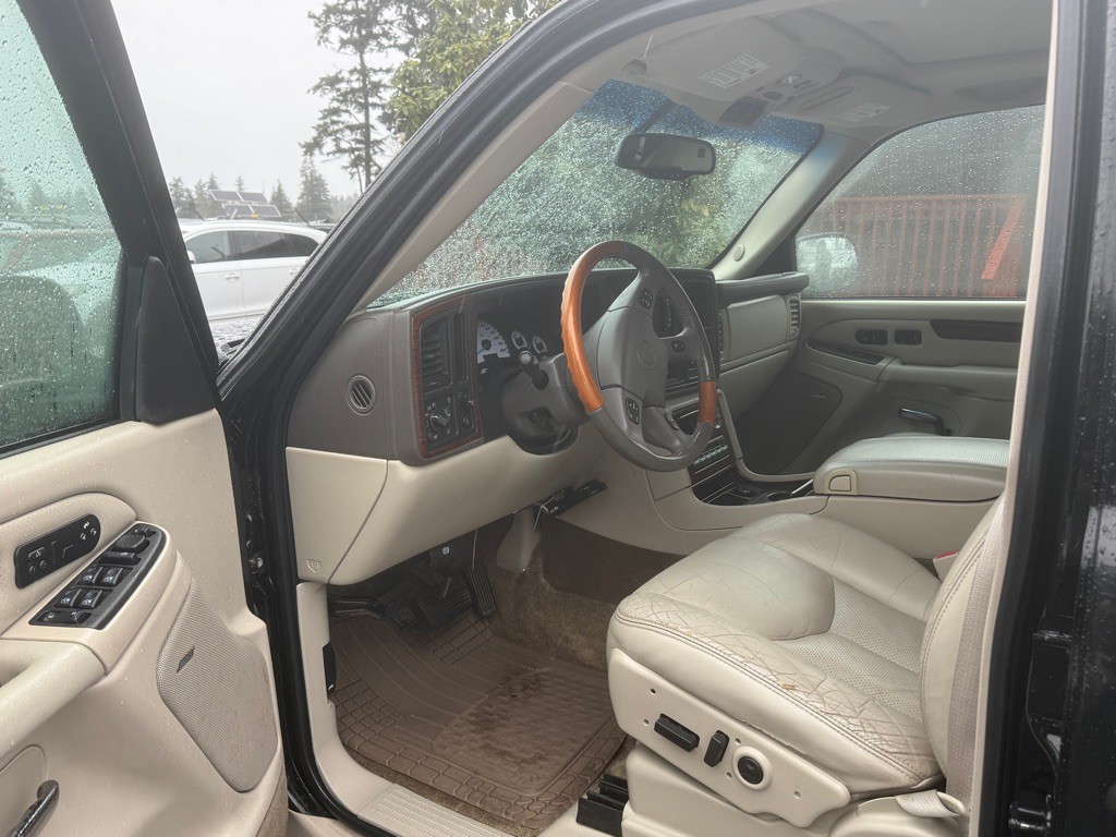 2003 Cadillac Escalade Image 9