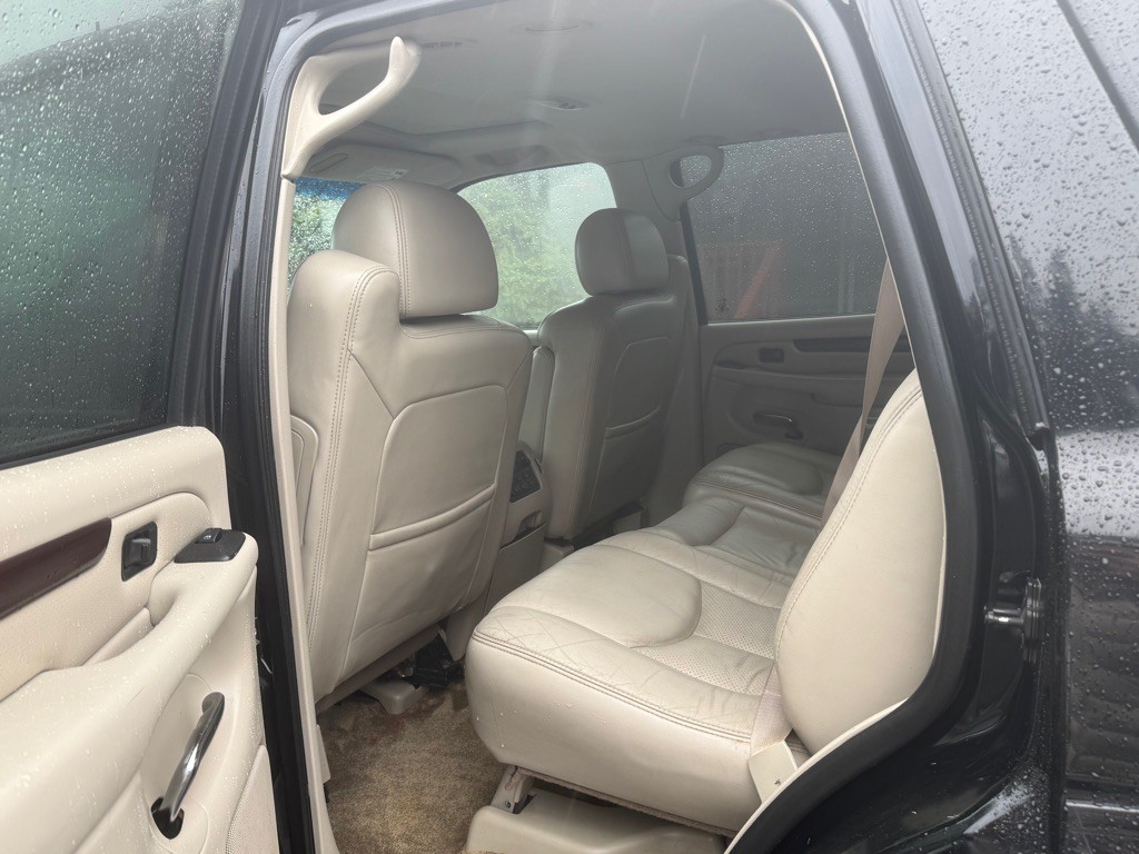 2003 Cadillac Escalade Image 10