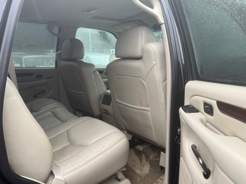 2003 Cadillac Escalade Image 13