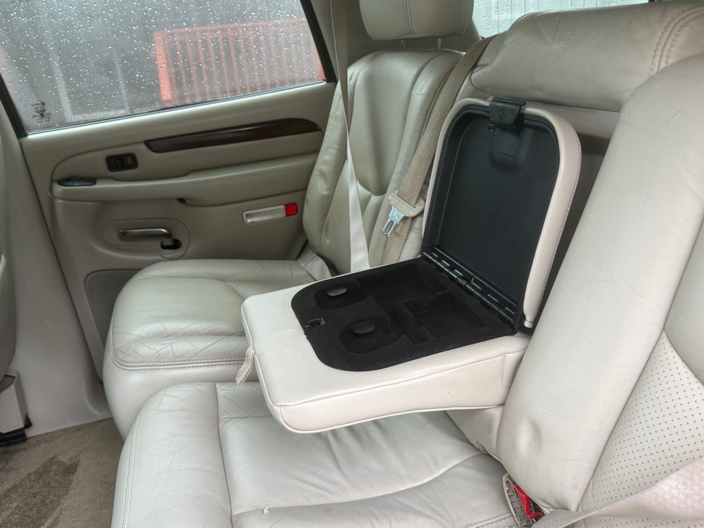 2003 Cadillac Escalade Image 16