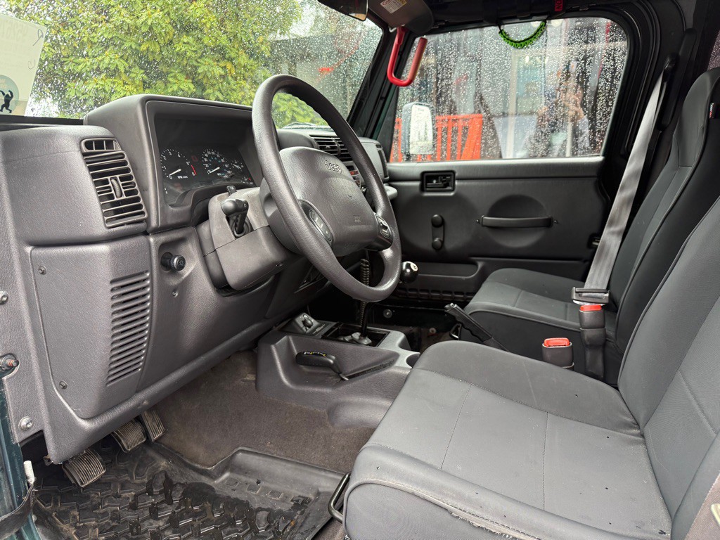 1999 Jeep Wrangler Image 9