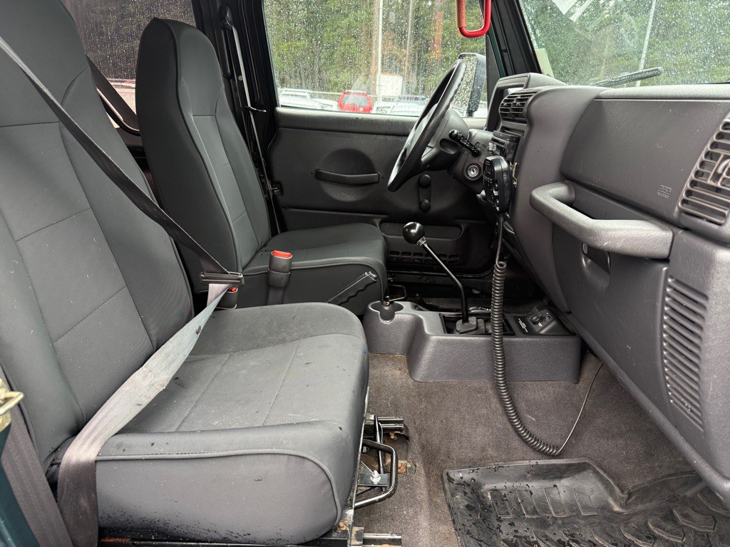 1999 Jeep Wrangler Image 10