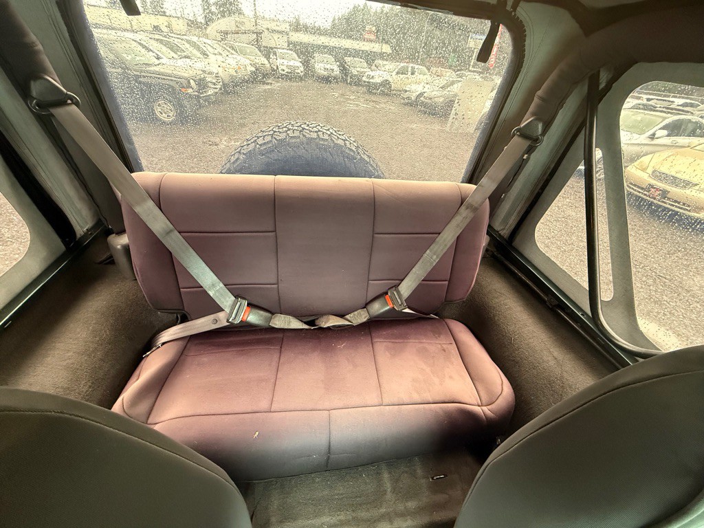 1999 Jeep Wrangler Image 12