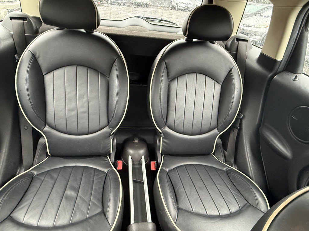 2012 MINI Countryman Image 16