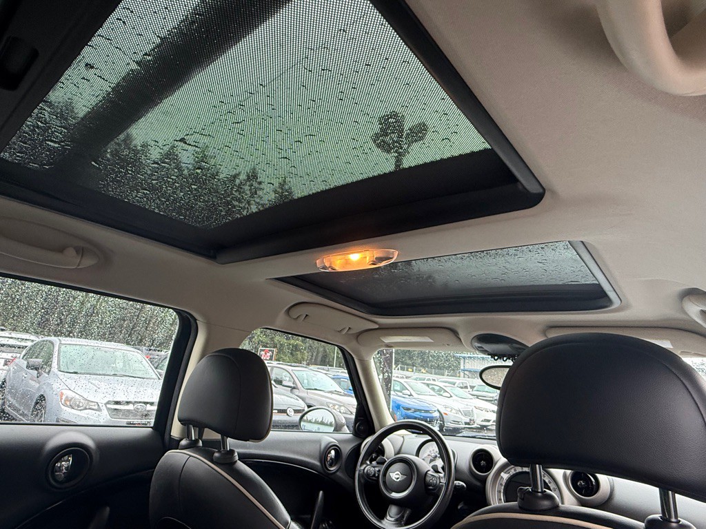 2012 MINI Countryman Image 17