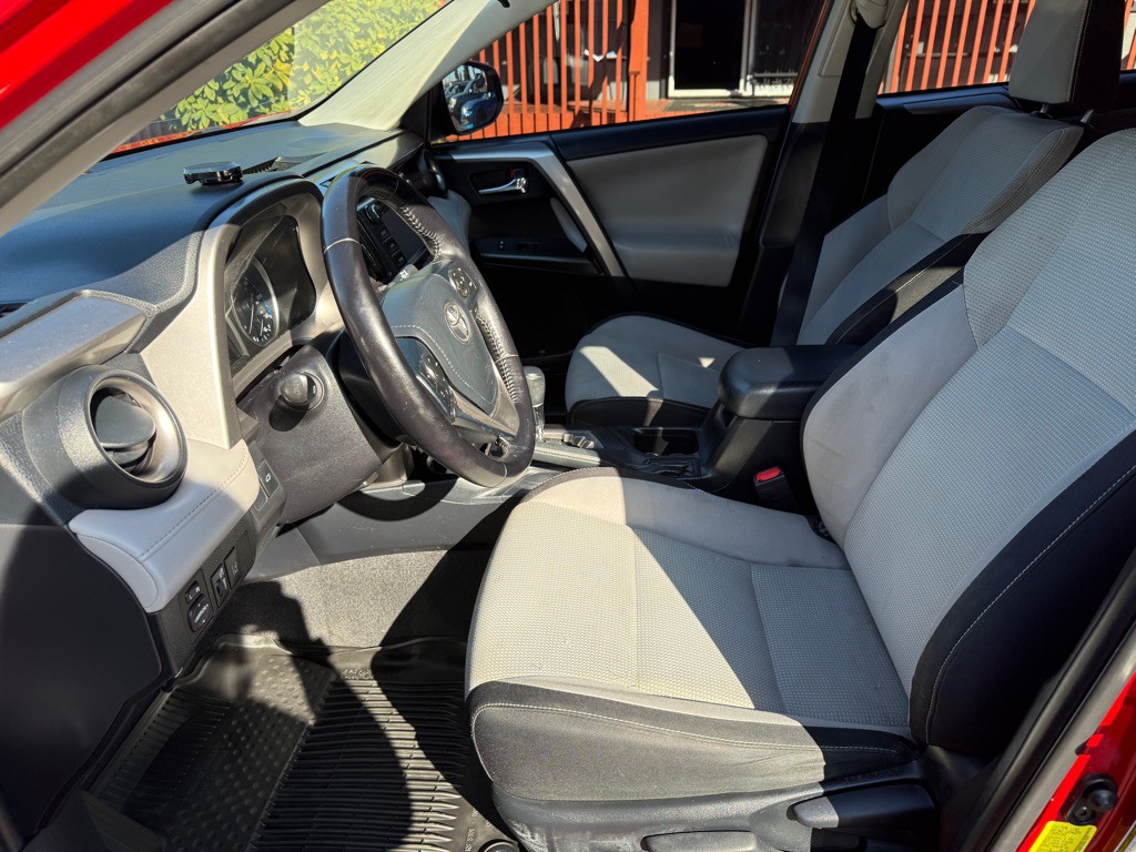 2017 Toyota Rav4 Image 9