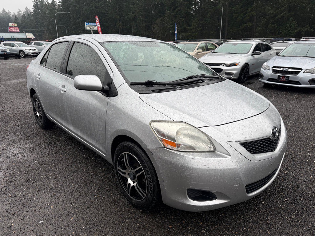 2012 Toyota Yaris Image 2