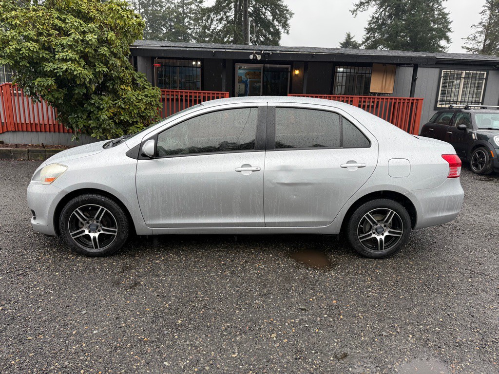 2012 Toyota Yaris Image 5