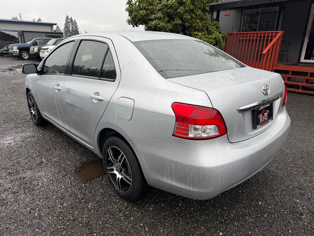 2012 Toyota Yaris Image 6