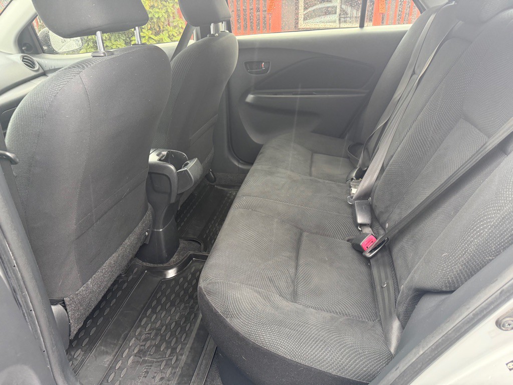 2012 Toyota Yaris Image 10