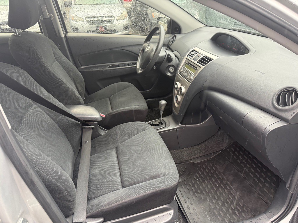 2012 Toyota Yaris Image 12