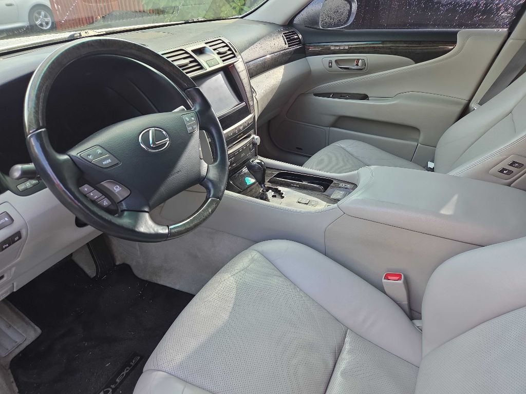 2012 Lexus LS 460 Image 9