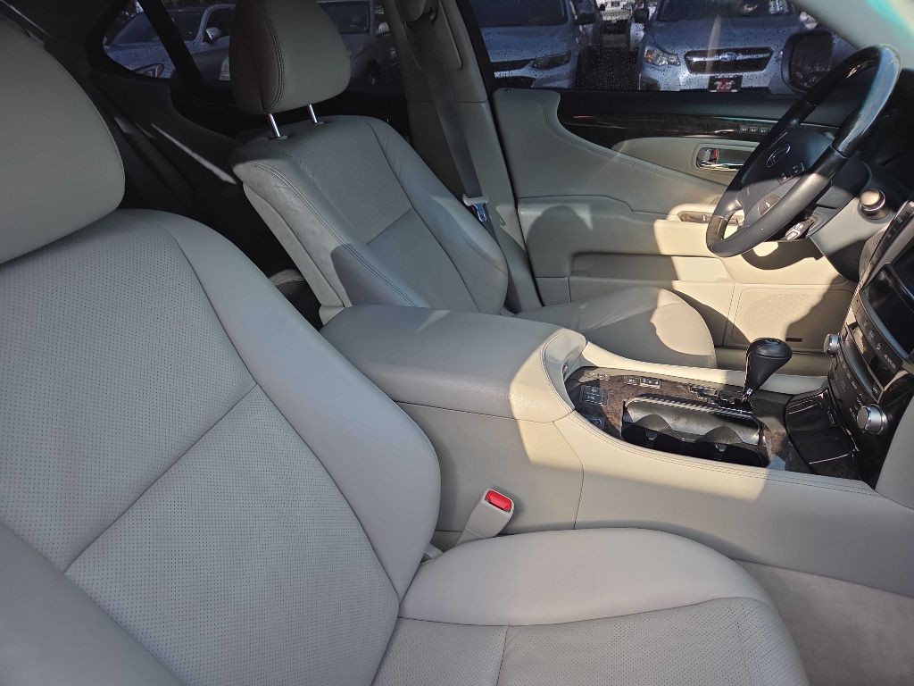 2012 Lexus LS 460 Image 12