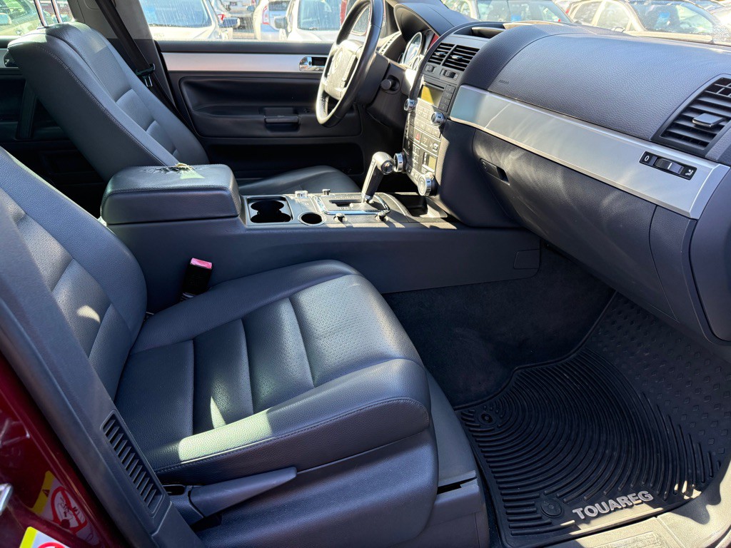 2008 Volkswagen Touareg Image 14