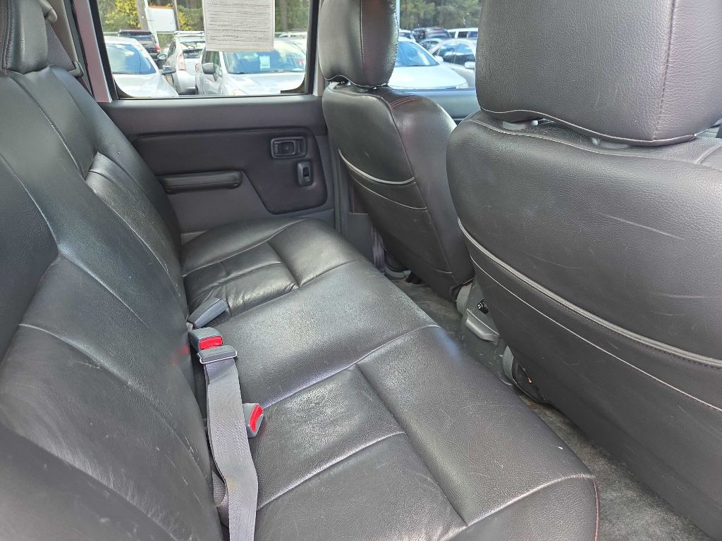 2003 Nissan Frontier Image 10