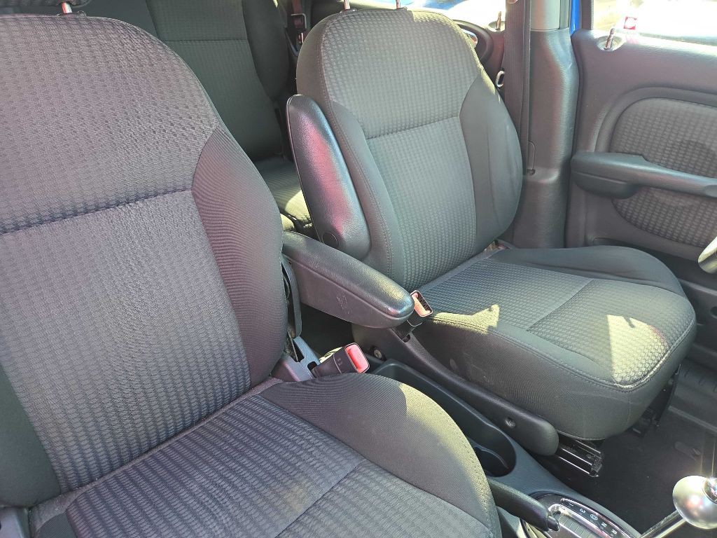 2005 Chrysler PT Cruiser Image 12