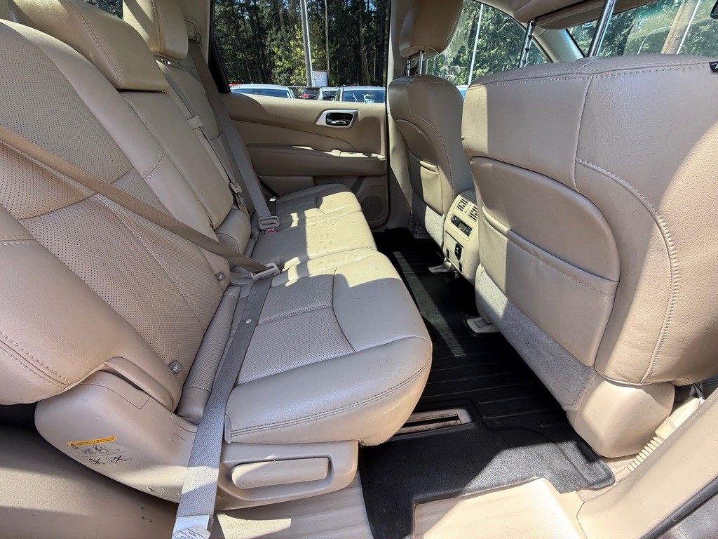 2015 Nissan Pathfinder Image 13