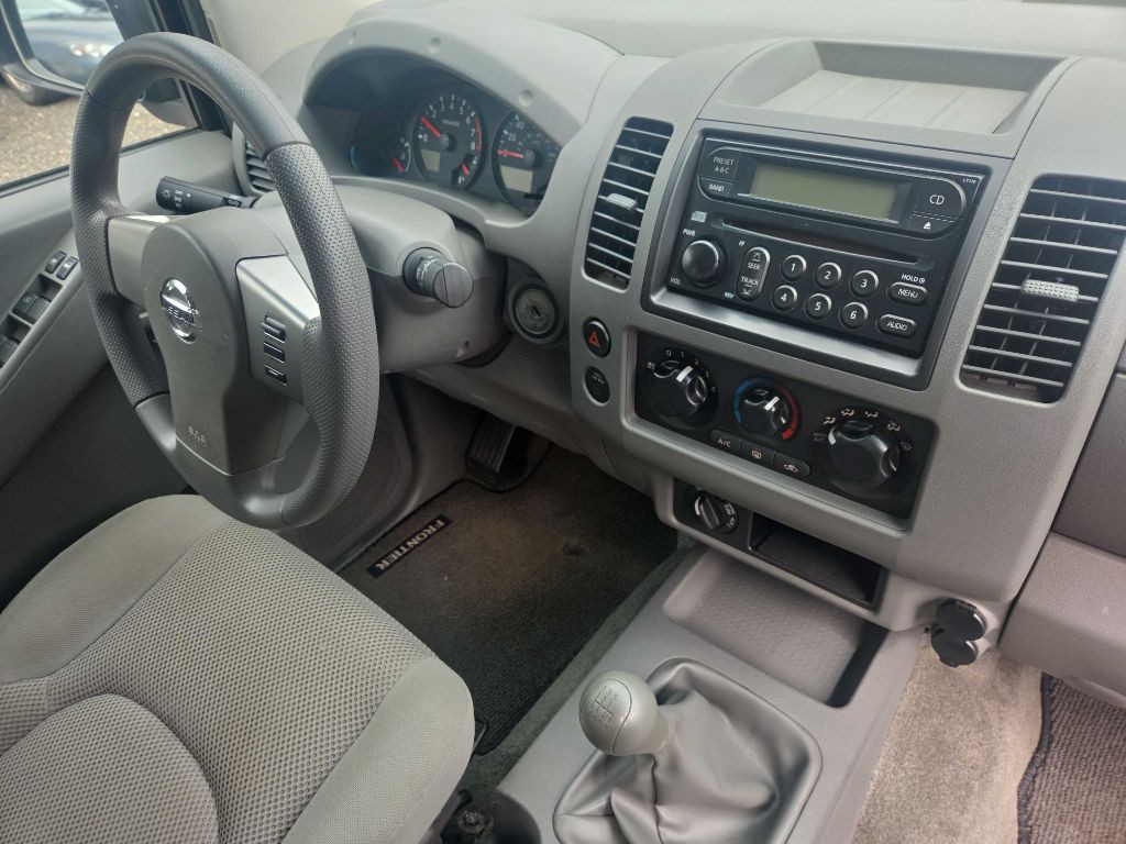 2005 Nissan Frontier Image 12