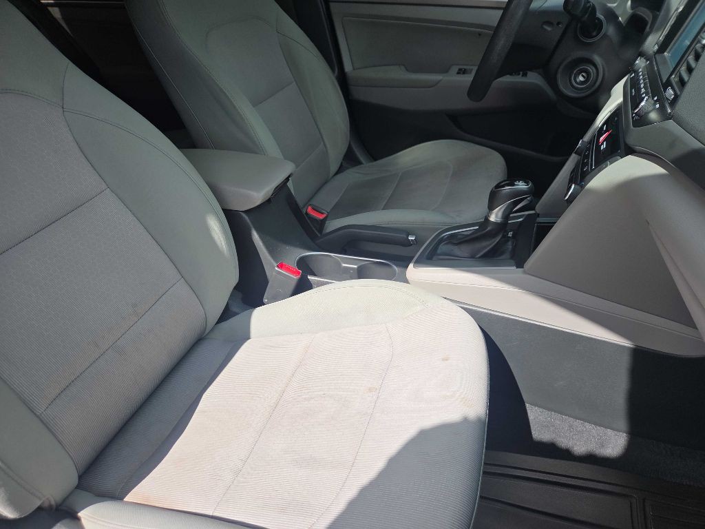 2017 Hyundai Elantra Image 13