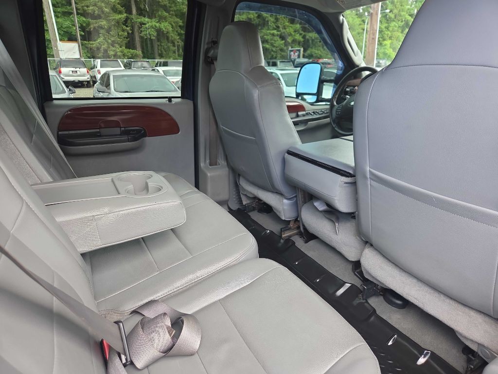 2005 Ford F-350 Image 10