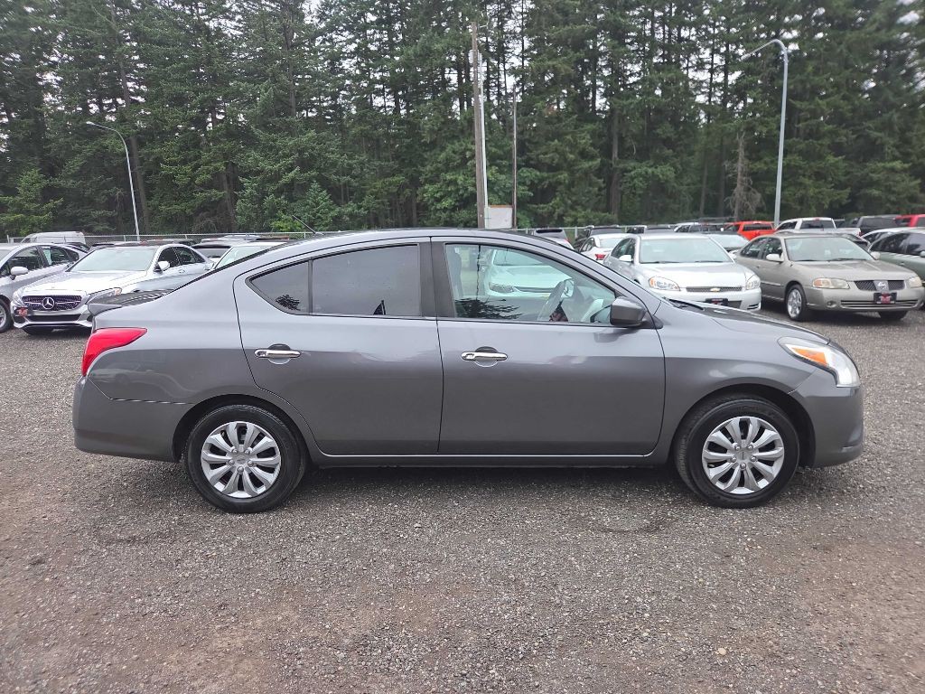 2016 Nissan Versa Image 1