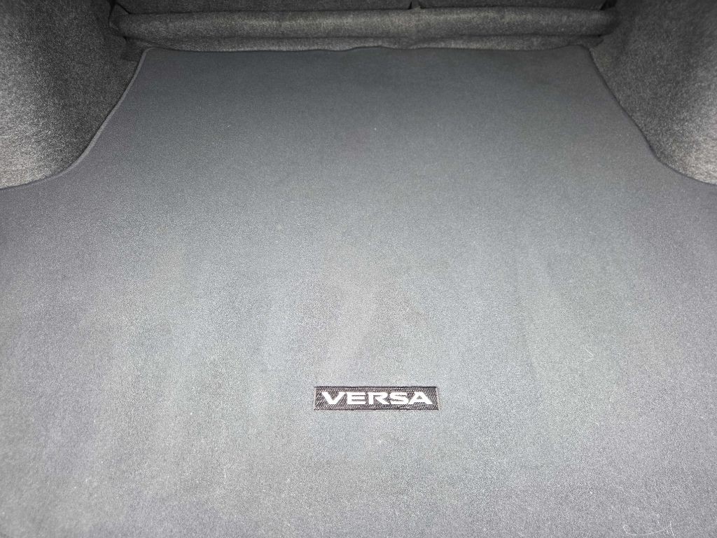 2016 Nissan Versa Image 9