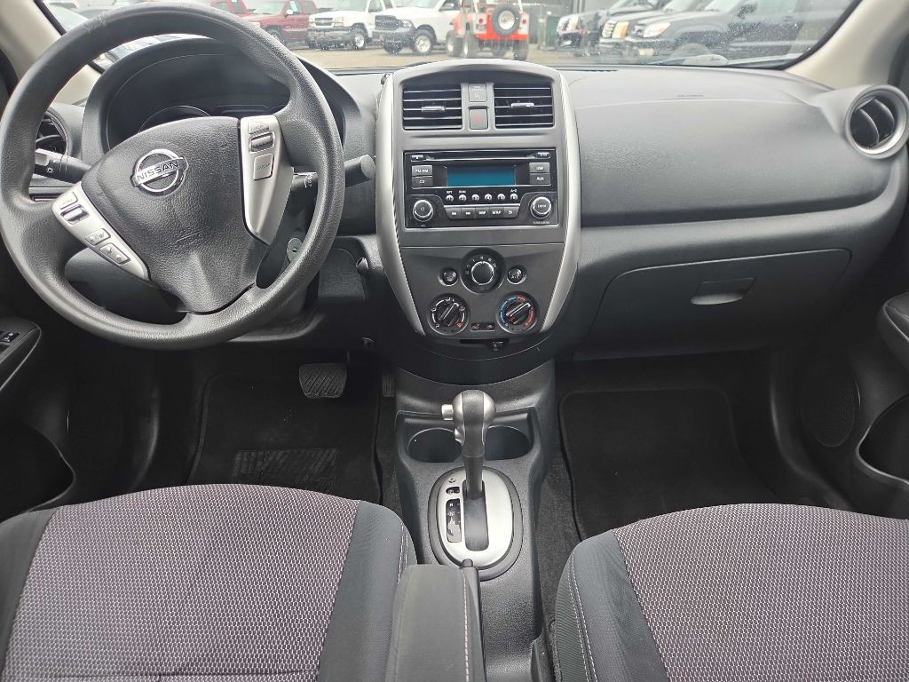 2016 Nissan Versa Image 11