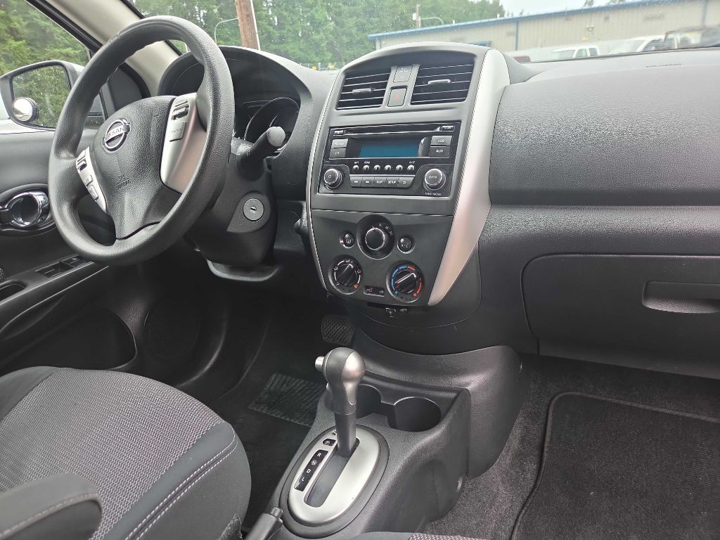 2016 Nissan Versa Image 13