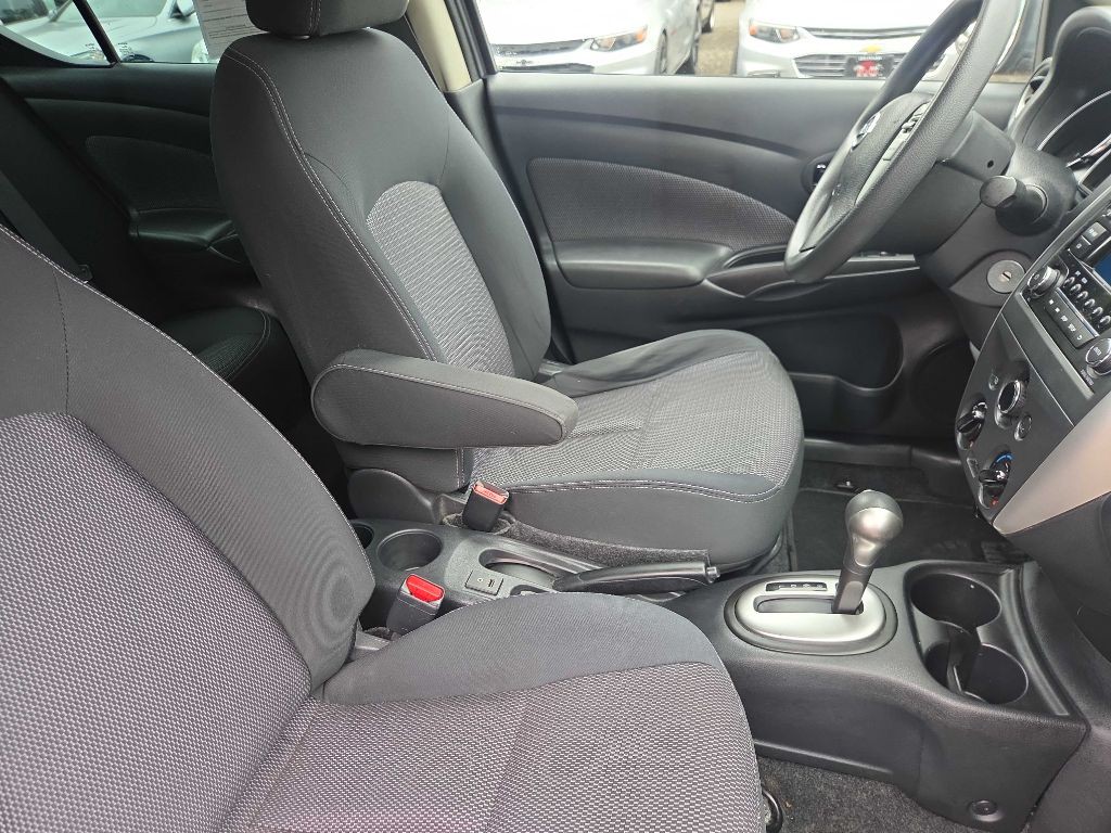 2016 Nissan Versa Image 14