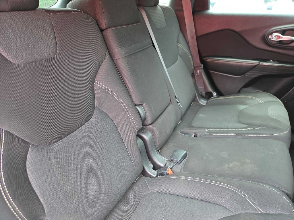 2015 Jeep Cherokee Image 11