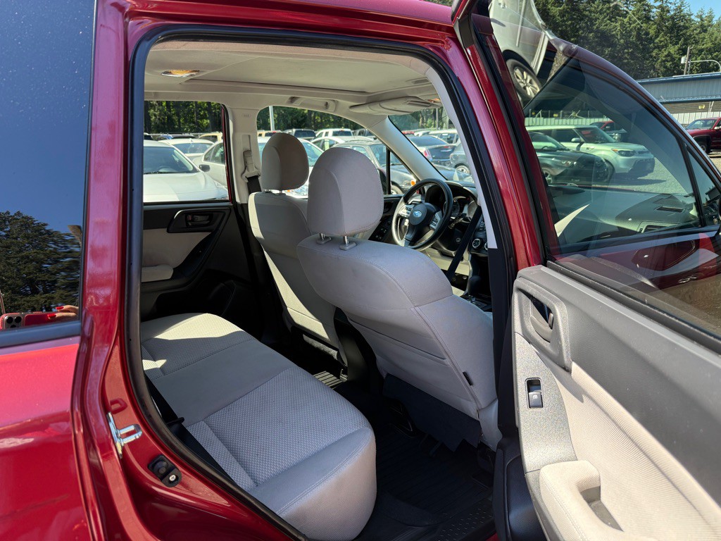 2015 Subaru Forester Image 12