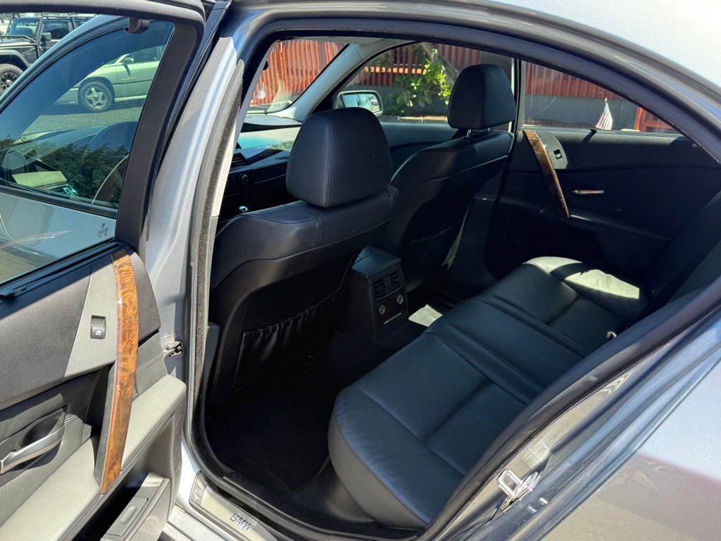 2005 BMW 5 Series Image 11