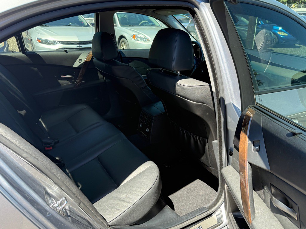 2005 BMW 5 Series Image 12