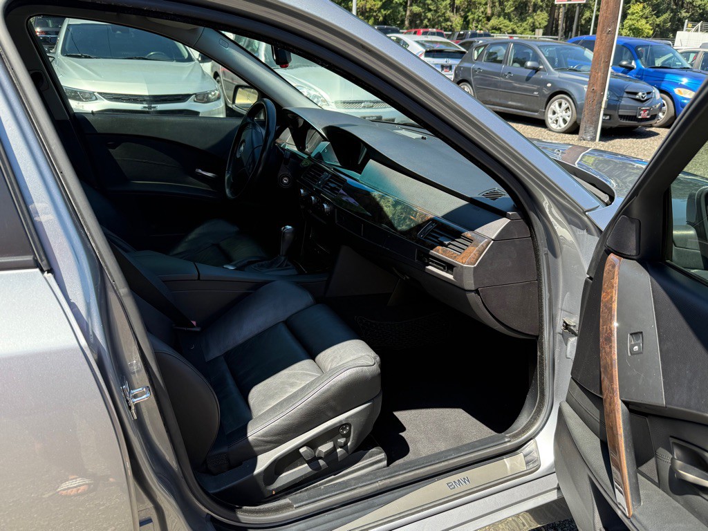 2005 BMW 5 Series Image 13
