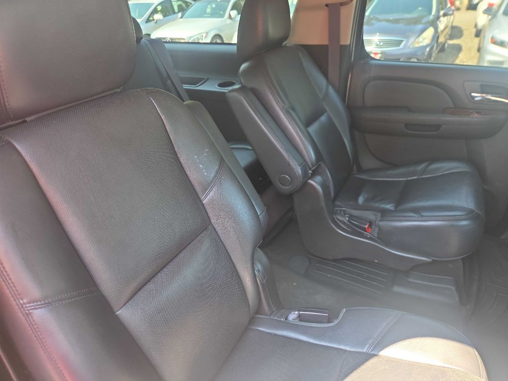 2014 Chevrolet Suburban Image 12