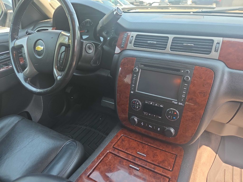 2014 Chevrolet Suburban Image 14