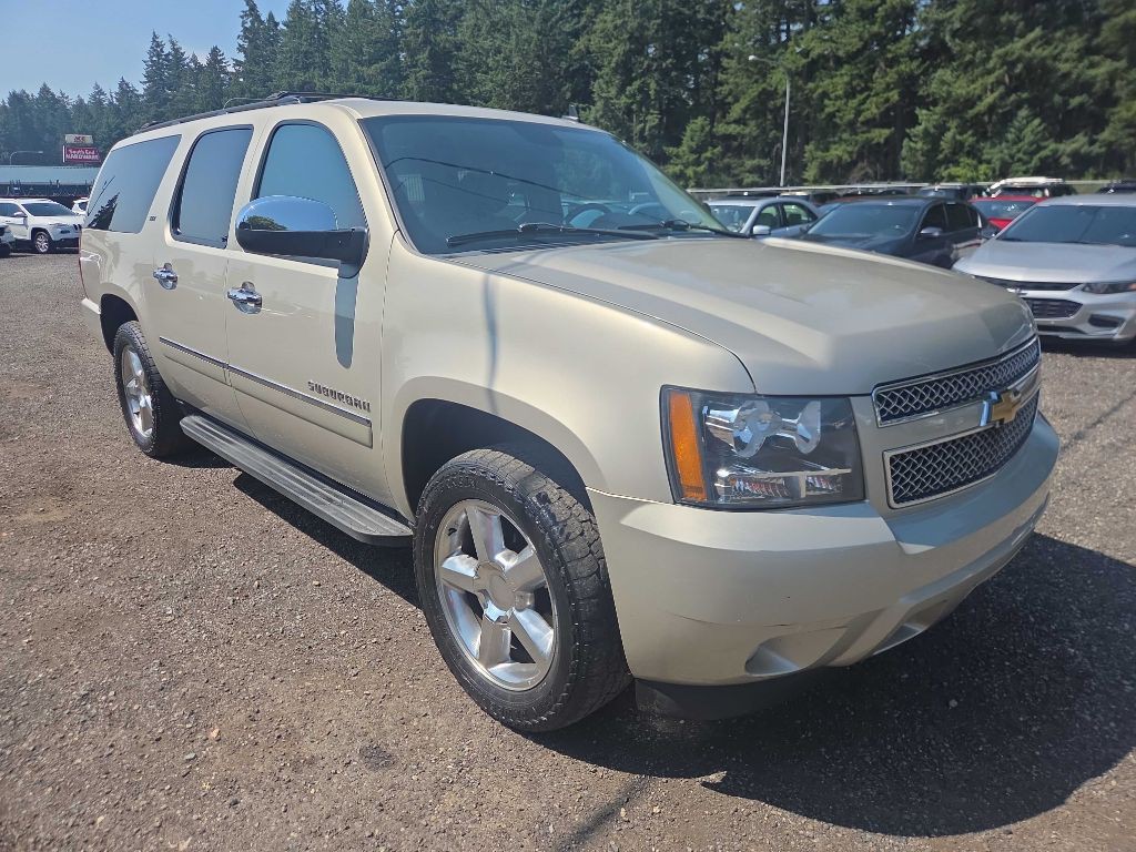 2014 Chevrolet Suburban Image 2