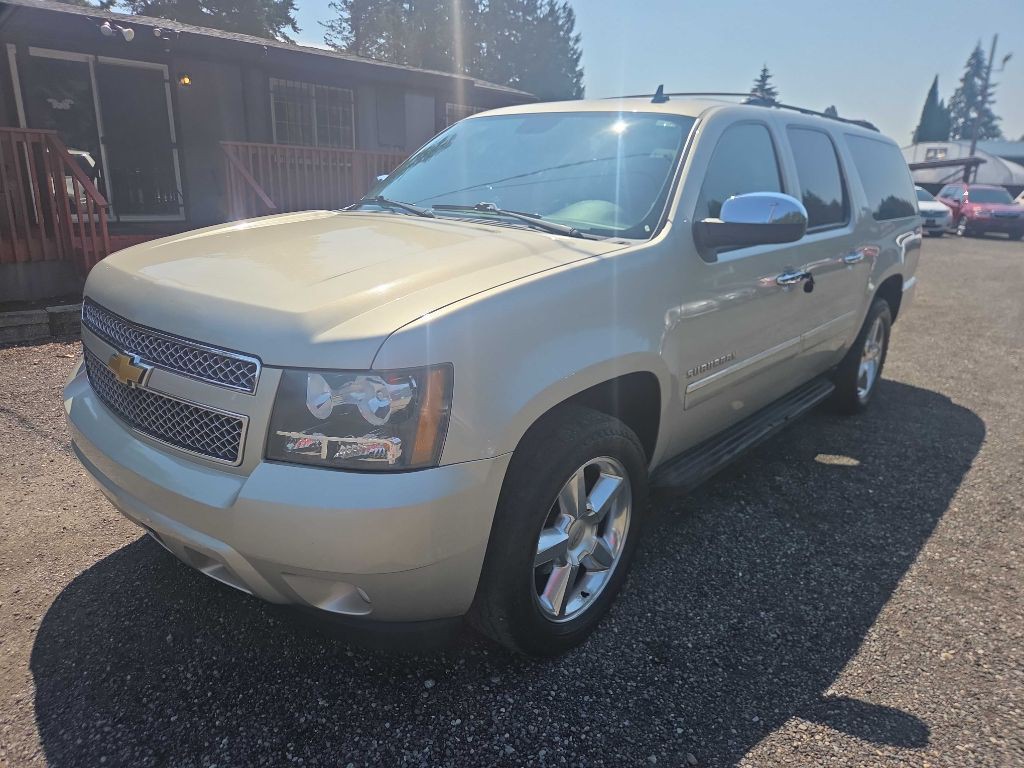 2014 Chevrolet Suburban Image 4