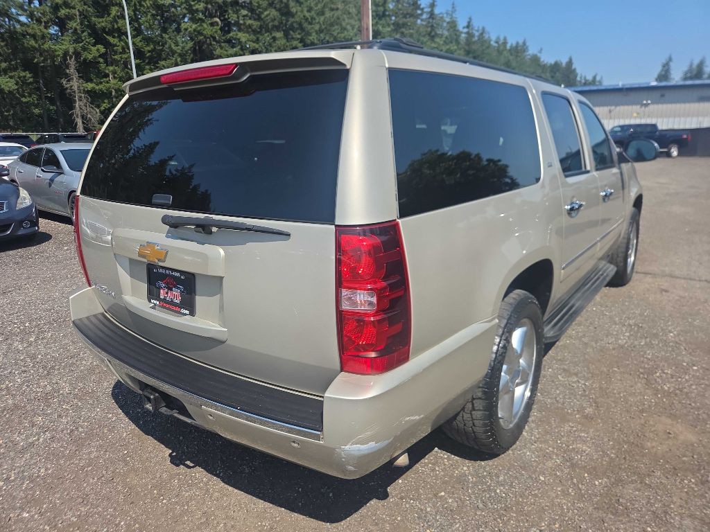 2014 Chevrolet Suburban Image 8