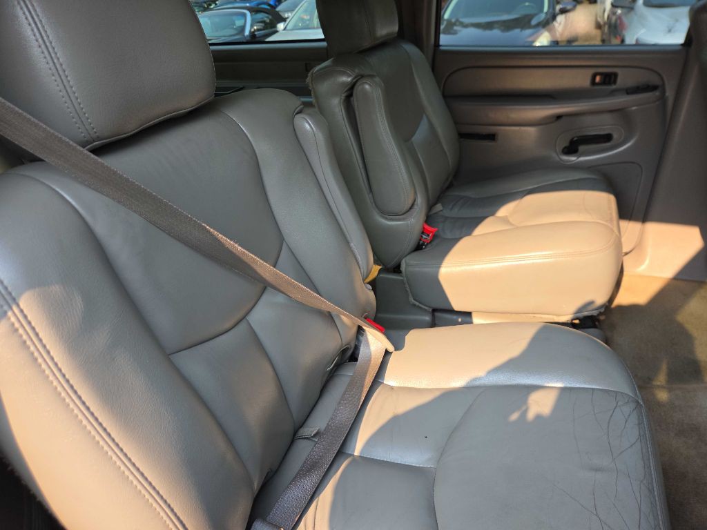 2005 Chevrolet Suburban Image 12
