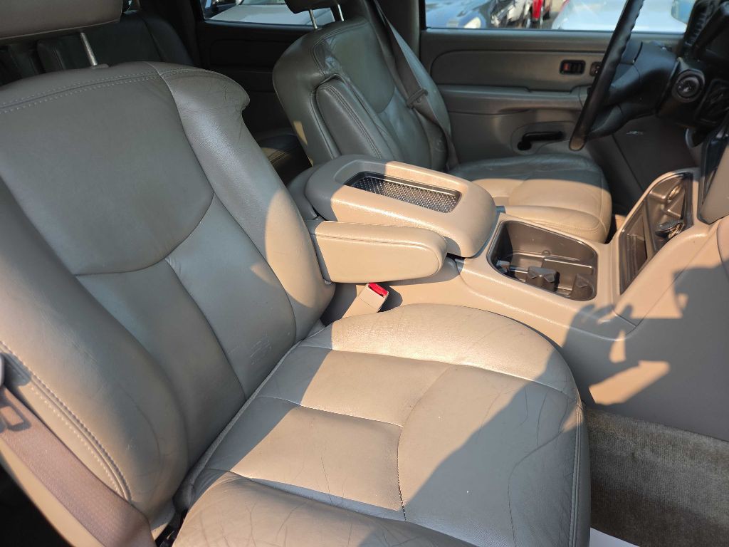 2005 Chevrolet Suburban Image 14