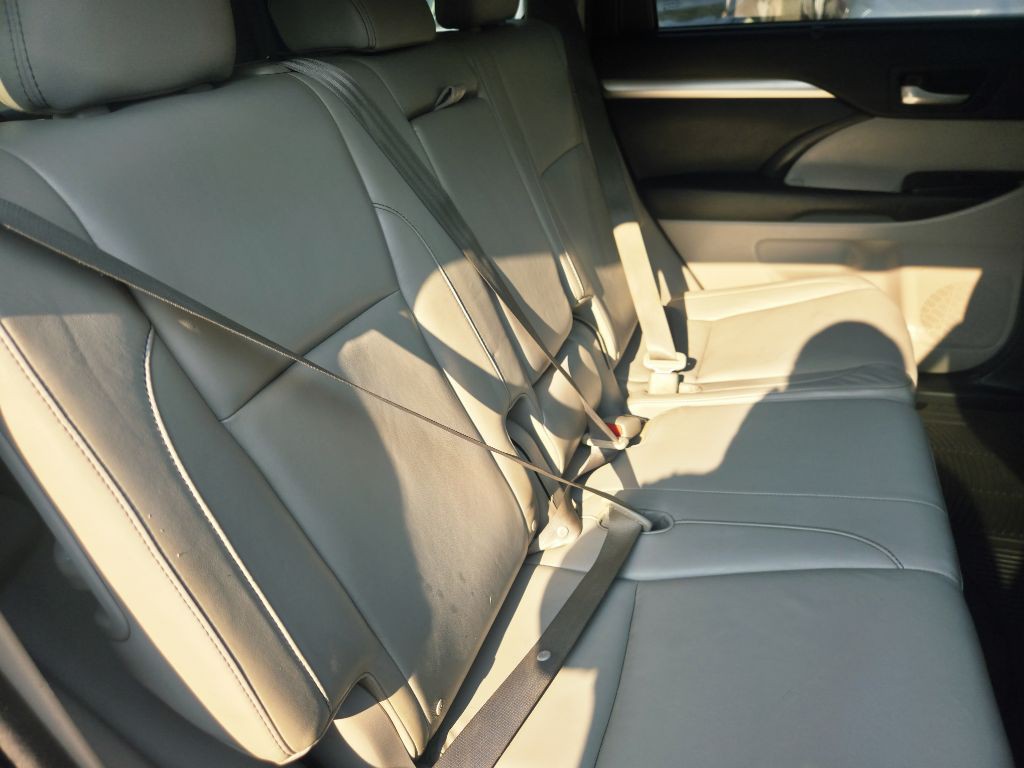 2015 Toyota Highlander Image 11
